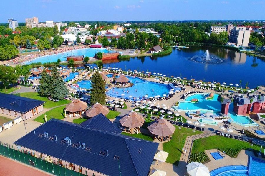 Lexi Apartman Hajduszoboszlo Exterior photo
